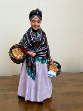Royal Doulton 'The Orange Lady' Porcelain Figurine Vintage 1959, Artist Stamped